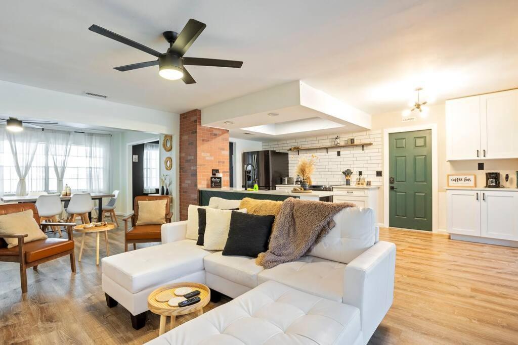 Cozy Lakefront Home W/ Pool -7 Mins From Legoland Уинтер-Хейвен Экстерьер фото