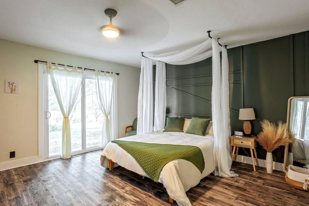 Cozy Lakefront Home W/ Pool -7 Mins From Legoland Уинтер-Хейвен Экстерьер фото